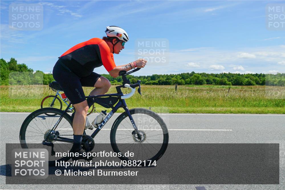 21.06.2026 - Viking Triathlon Michael Burmester http://msf.ph/oto/9882174 21.06.2026 13:11:13 Radfahren 341, 353, 424, 561 meine-sportfotos.de