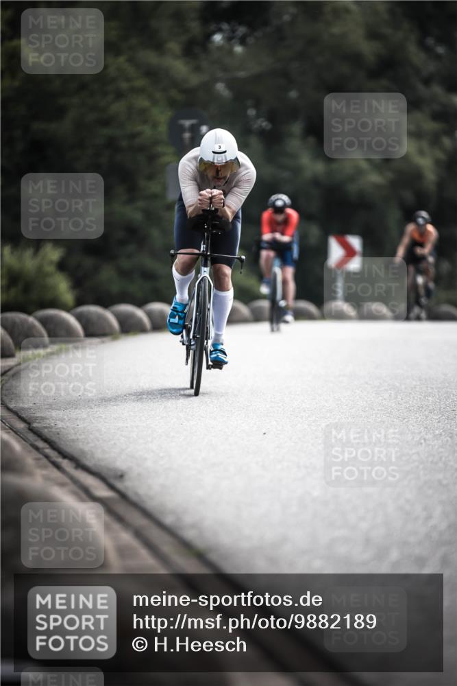 21.06.2026 - 29. Vierlanden-Triathlon H.Heesch http://msf.ph/oto/9882189 21.06.2026 09:17:30 Radfahren 3, 16, 51, 127, 233 meine-sportfotos.de