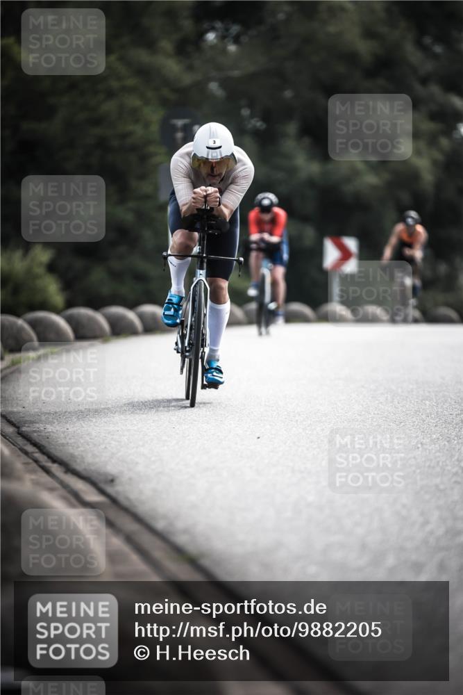 21.06.2026 - 29. Vierlanden-Triathlon H.Heesch http://msf.ph/oto/9882205 21.06.2026 09:17:30 Radfahren 3, 16, 51, 127, 233 meine-sportfotos.de