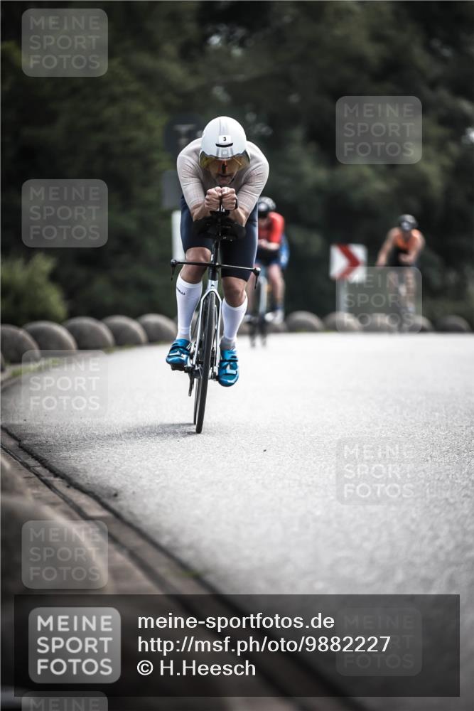 21.06.2026 - 29. Vierlanden-Triathlon H.Heesch http://msf.ph/oto/9882227 21.06.2026 09:17:30 Radfahren 3, 16, 51, 127, 233 meine-sportfotos.de