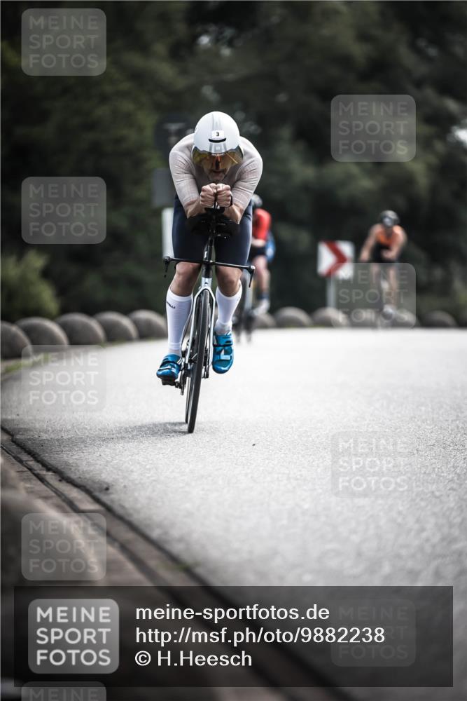 21.06.2026 - 29. Vierlanden-Triathlon H.Heesch http://msf.ph/oto/9882238 21.06.2026 09:17:30 Radfahren 3, 16, 51, 127, 233 meine-sportfotos.de