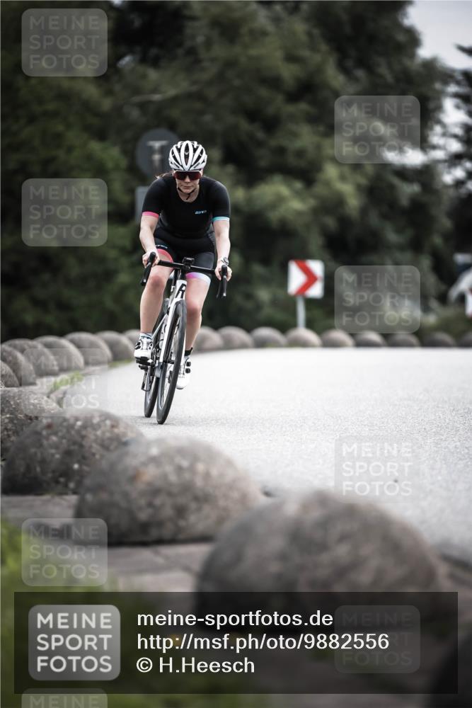 21.06.2026 - 29. Vierlanden-Triathlon H.Heesch http://msf.ph/oto/9882556 21.06.2026 10:34:39 Radfahren 166, 178, 219, 350, 363, 414, 554, 560 meine-sportfotos.de