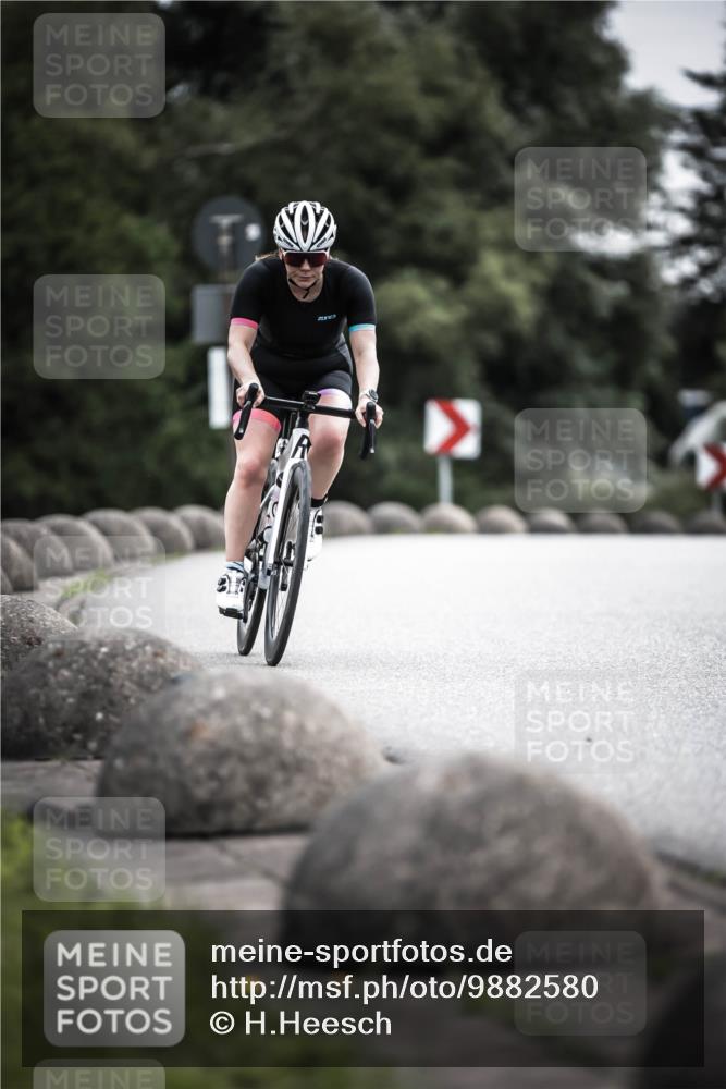 21.06.2026 - 29. Vierlanden-Triathlon H.Heesch http://msf.ph/oto/9882580 21.06.2026 10:34:39 Radfahren 166, 178, 219, 350, 363, 414, 554, 560 meine-sportfotos.de