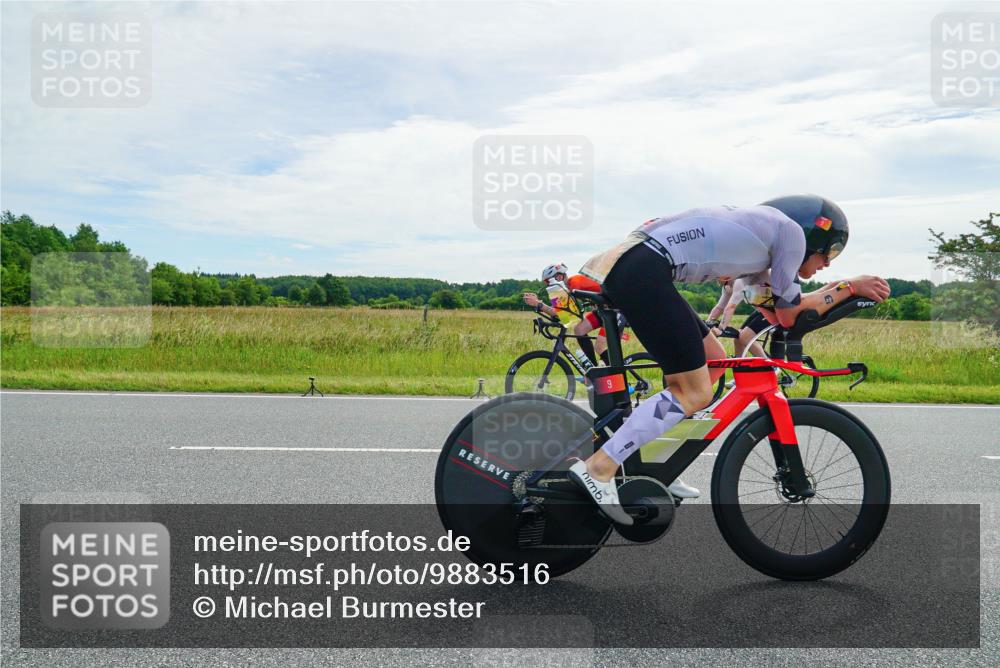 21.06.2026 - Viking Triathlon Michael Burmester http://msf.ph/oto/9883516 21.06.2026 11:01:38 Radfahren 9, 55, 425, 526 meine-sportfotos.de