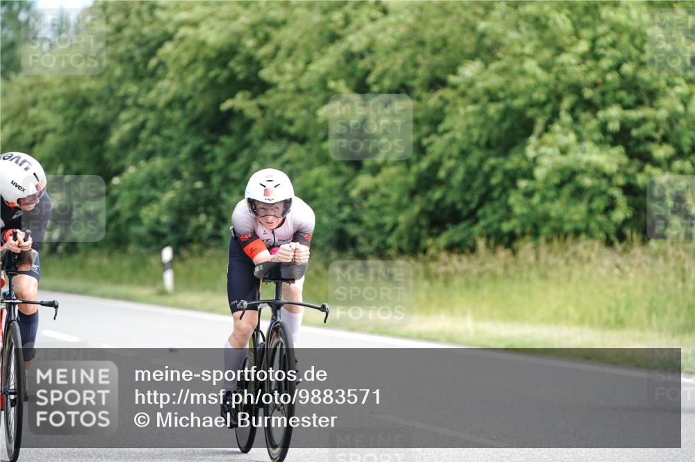 21.06.2026 - Viking Triathlon Michael Burmester http://msf.ph/oto/9883571 21.06.2026 11:03:49 Radfahren 1, 4, 58, 86, 165, 197, 202, 211, 227, 301, 387, 411, 460, 484, 553, 559, 567, 649 meine-sportfotos.de