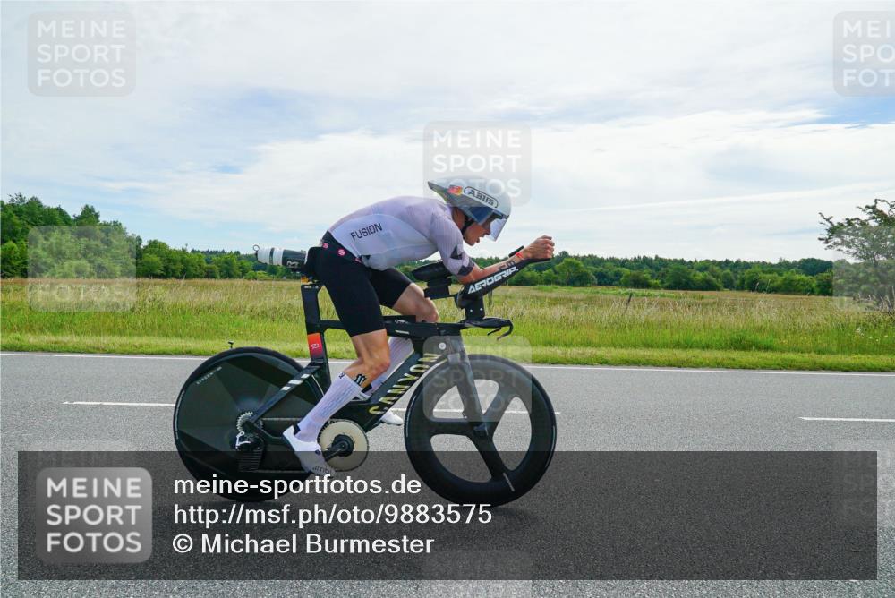 21.06.2026 - Viking Triathlon Michael Burmester http://msf.ph/oto/9883575 21.06.2026 11:05:57 Radfahren 7, 19, 25, 34, 34, 41, 72, 80, 94, 125, 150, 150, 152, 152, 259, 286, 340, 342, 438, 547, 575, 668 meine-sportfotos.de