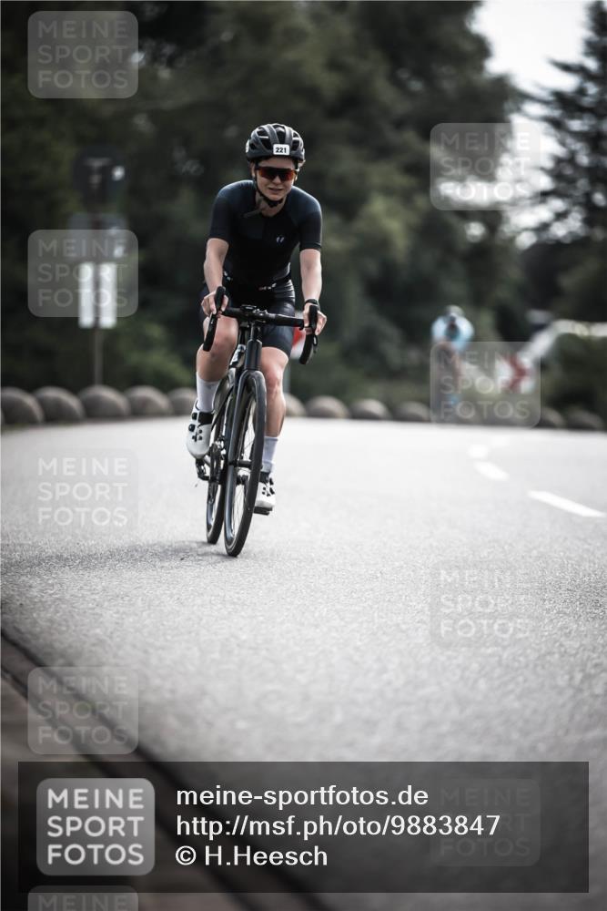21.06.2026 - 29. Vierlanden-Triathlon H.Heesch http://msf.ph/oto/9883847 21.06.2026 09:19:00 Radfahren 56, 107, 221 meine-sportfotos.de