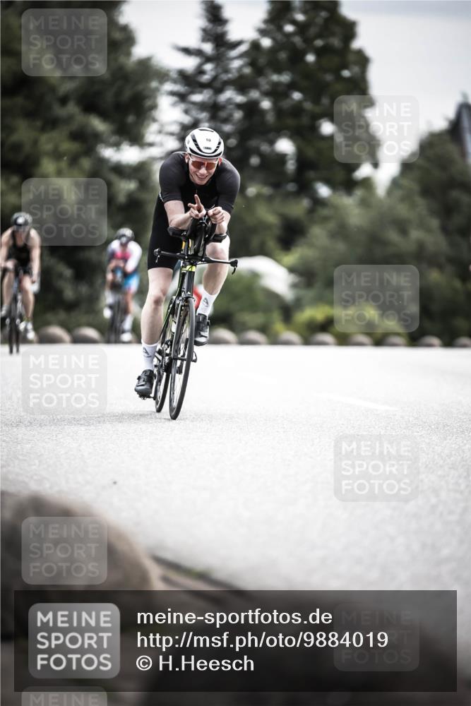 21.06.2026 - 29. Vierlanden-Triathlon H.Heesch http://msf.ph/oto/9884019 21.06.2026 10:35:58 Radfahren 9, 10, 25, 26, 34, 60, 88, 104, 186, 243, 278, 420 meine-sportfotos.de