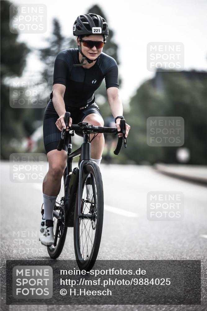 21.06.2026 - 29. Vierlanden-Triathlon H.Heesch http://msf.ph/oto/9884025 21.06.2026 09:19:01 Radfahren 56, 107, 221 meine-sportfotos.de