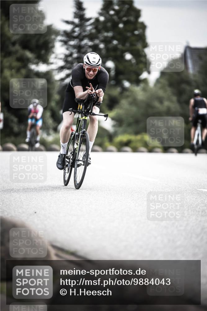 21.06.2026 - 29. Vierlanden-Triathlon H.Heesch http://msf.ph/oto/9884043 21.06.2026 10:35:58 Radfahren 9, 10, 25, 26, 34, 60, 88, 104, 186, 243, 278, 420 meine-sportfotos.de