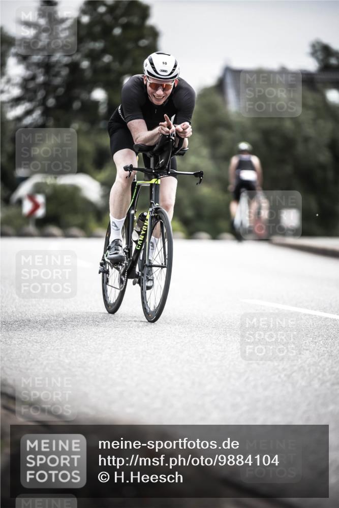 21.06.2026 - 29. Vierlanden-Triathlon H.Heesch http://msf.ph/oto/9884104 21.06.2026 10:35:58 Radfahren 9, 10, 25, 26, 34, 60, 88, 104, 186, 243, 278, 420 meine-sportfotos.de