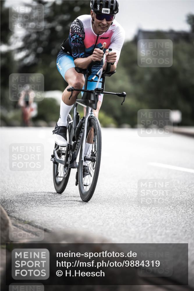 21.06.2026 - 29. Vierlanden-Triathlon H.Heesch http://msf.ph/oto/9884319 21.06.2026 10:36:02 Radfahren 10, 25, 26, 34, 88, 104, 186, 243, 278, 589 meine-sportfotos.de