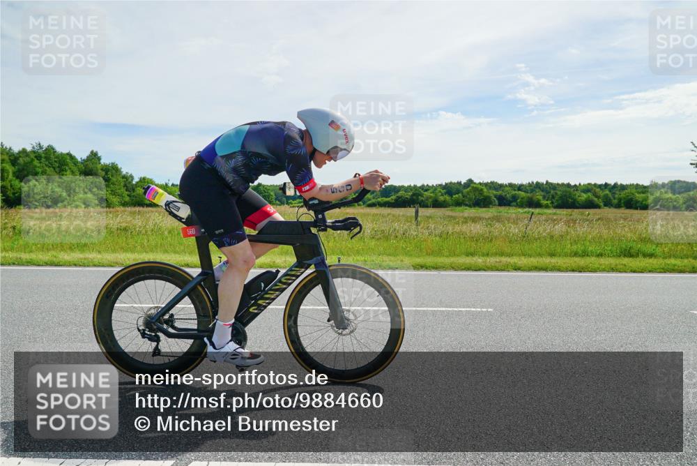 21.06.2026 - Viking Triathlon Michael Burmester http://msf.ph/oto/9884660 21.06.2026 11:26:33 Radfahren 77, 99, 141, 141, 429, 442, 462, 560 meine-sportfotos.de