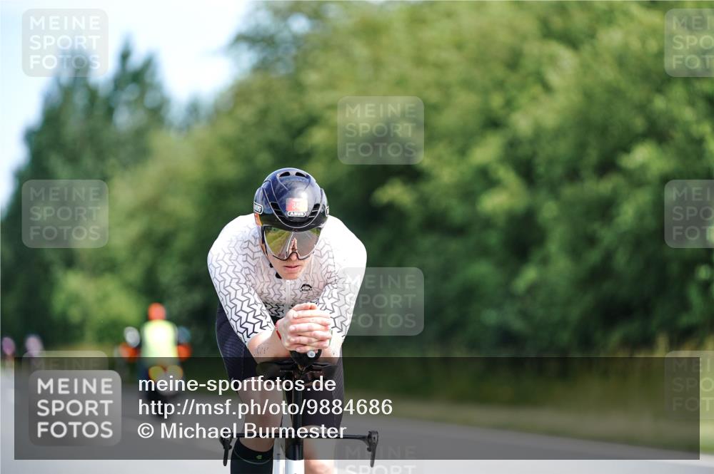 21.06.2026 - Viking Triathlon Michael Burmester http://msf.ph/oto/9884686 21.06.2026 11:20:04 Radfahren 98, 115, 126, 238, 249, 250, 250, 257, 323, 343, 532, 625 meine-sportfotos.de