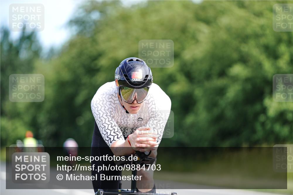 21.06.2026 - Viking Triathlon Michael Burmester http://msf.ph/oto/9884703 21.06.2026 11:20:04 Radfahren 98, 115, 126, 238, 249, 250, 250, 257, 323, 343, 532, 625 meine-sportfotos.de