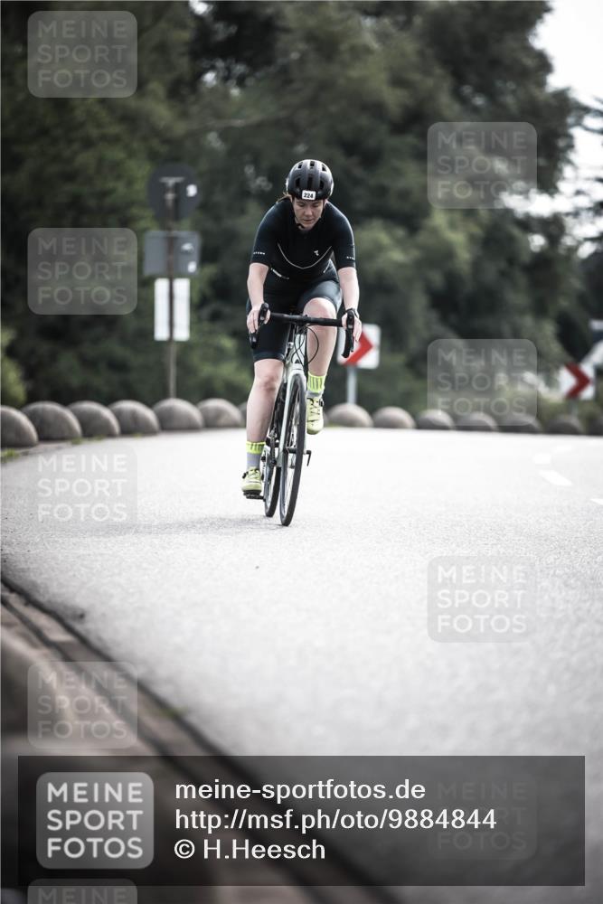 21.06.2026 - 29. Vierlanden-Triathlon H.Heesch http://msf.ph/oto/9884844 21.06.2026 09:19:24 Radfahren 99, 224, 228 meine-sportfotos.de