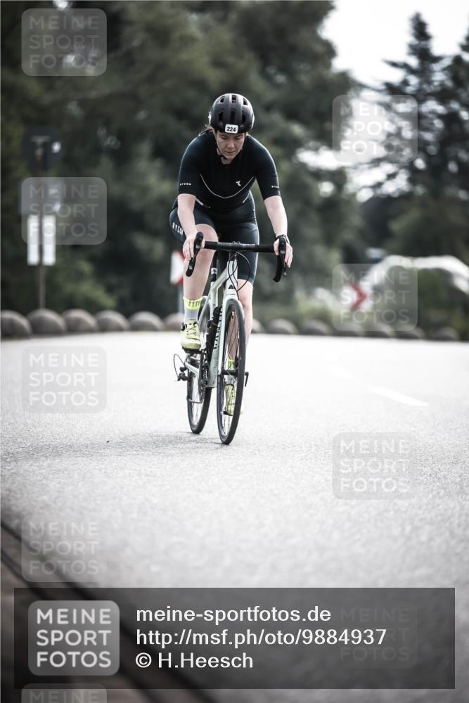 21.06.2026 - 29. Vierlanden-Triathlon H.Heesch http://msf.ph/oto/9884937 21.06.2026 09:19:24 Radfahren 99, 224, 228 meine-sportfotos.de