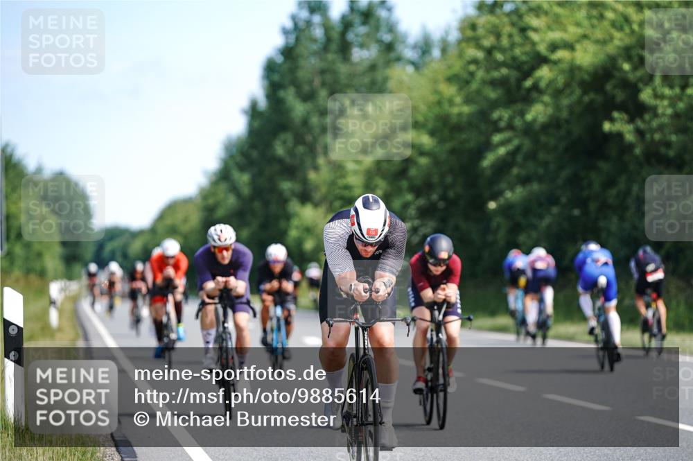 21.06.2026 - Viking Triathlon Michael Burmester http://msf.ph/oto/9885614 21.06.2026 11:24:40 Radfahren 55, 64, 68, 89, 117, 182, 182, 199, 255, 267, 386, 397, 413, 424, 490, 502, 545, 612, 634 meine-sportfotos.de