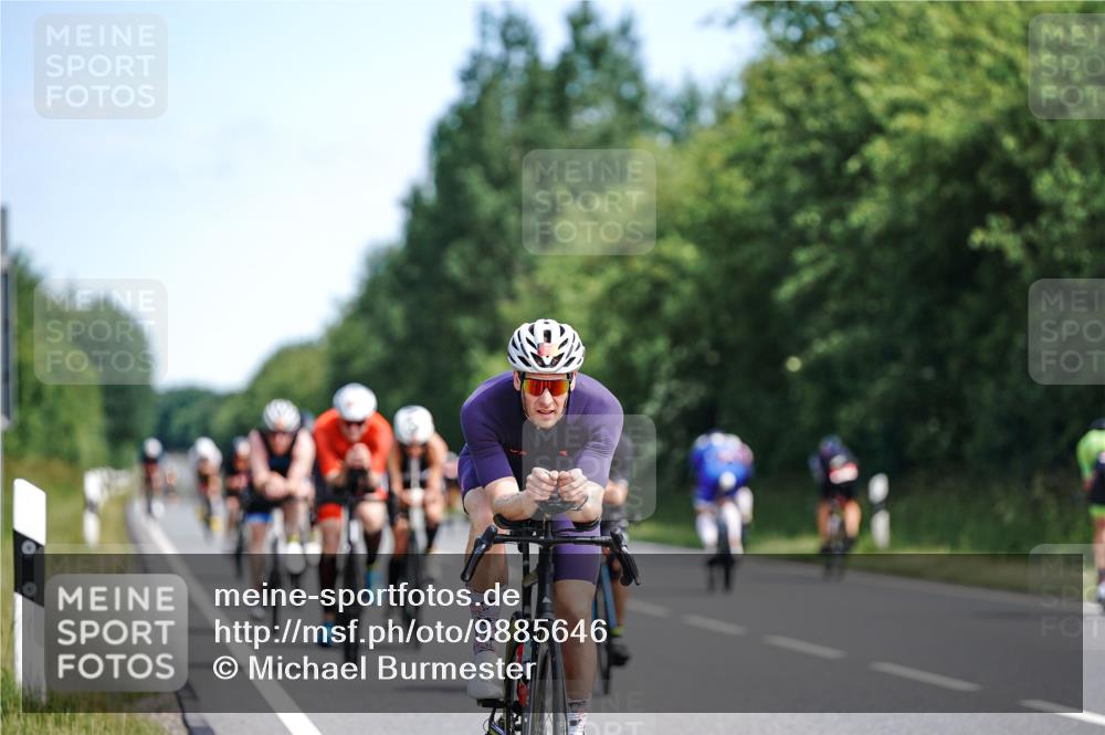 21.06.2026 - Viking Triathlon Michael Burmester http://msf.ph/oto/9885646 21.06.2026 11:24:41 Radfahren 55, 64, 68, 117, 182, 182, 199, 255, 267, 386, 397, 413, 424, 490, 502, 545, 612, 634 meine-sportfotos.de