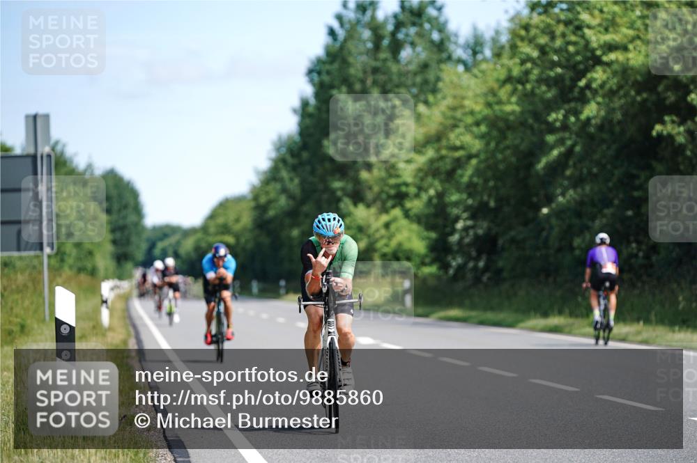 21.06.2026 - Viking Triathlon Michael Burmester http://msf.ph/oto/9885860 21.06.2026 11:25:30 Radfahren 81, 84, 113, 119, 132, 160, 176, 224, 256, 264, 309, 347, 401, 419, 426, 491, 504, 565, 669 meine-sportfotos.de