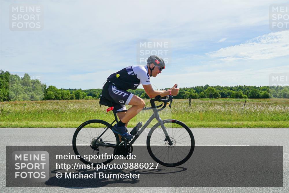 21.06.2026 - Viking Triathlon Michael Burmester http://msf.ph/oto/9886027 21.06.2026 11:43:05 Radfahren 55, 57, 89, 90, 226, 256, 267, 304, 337, 571, 640, 659 meine-sportfotos.de