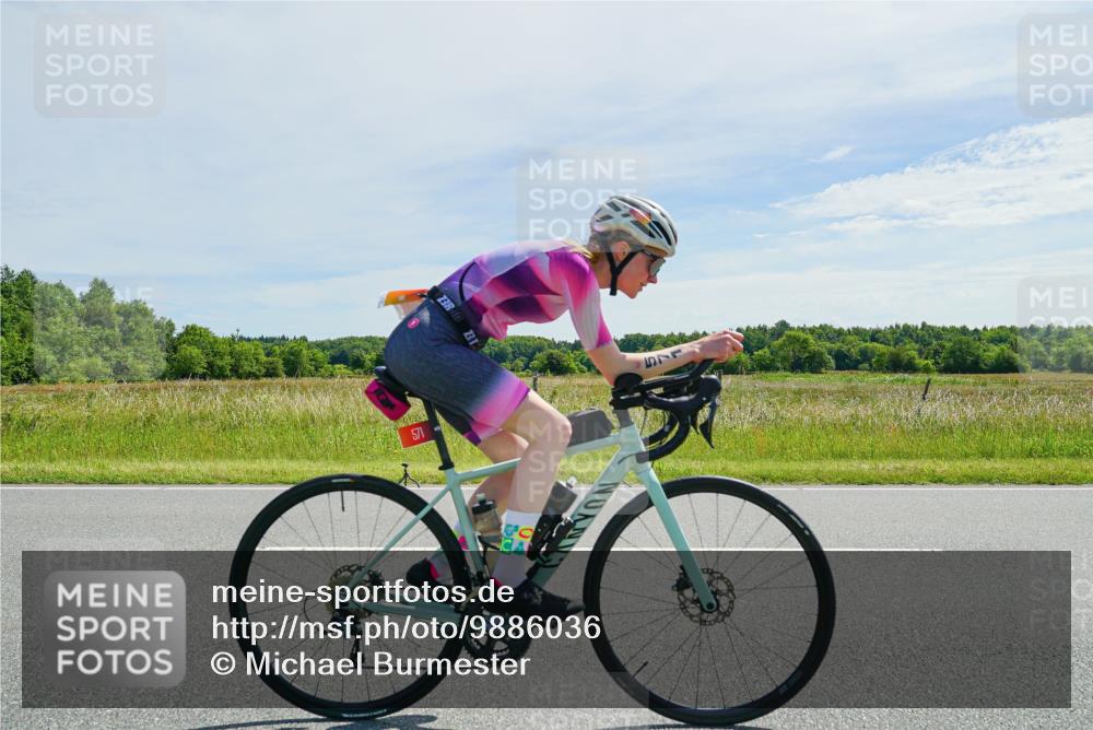 21.06.2026 - Viking Triathlon Michael Burmester http://msf.ph/oto/9886036 21.06.2026 11:43:14 Radfahren 5, 89, 226, 256, 267, 267, 304, 337, 456, 490, 545, 571, 659 meine-sportfotos.de