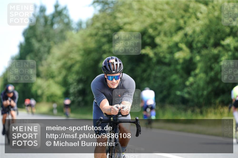 21.06.2026 - Viking Triathlon Michael Burmester http://msf.ph/oto/9886108 21.06.2026 11:26:12 Radfahren 52, 58, 86, 99, 133, 133, 165, 169, 190, 280, 316, 429, 442, 526, 527, 546, 560, 645 meine-sportfotos.de
