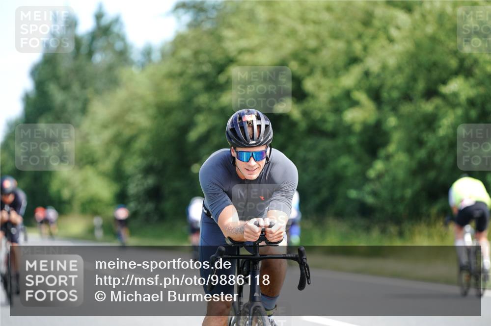 21.06.2026 - Viking Triathlon Michael Burmester http://msf.ph/oto/9886118 21.06.2026 11:26:12 Radfahren 52, 58, 86, 99, 133, 133, 165, 169, 190, 280, 316, 429, 442, 526, 527, 546, 560, 645 meine-sportfotos.de