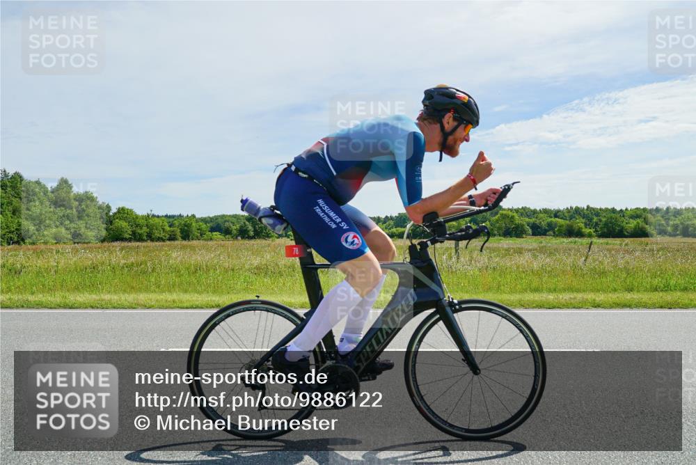 21.06.2026 - Viking Triathlon Michael Burmester http://msf.ph/oto/9886122 21.06.2026 11:45:29 Radfahren 8, 72, 78, 198, 259, 438, 484, 526, 526, 560 meine-sportfotos.de