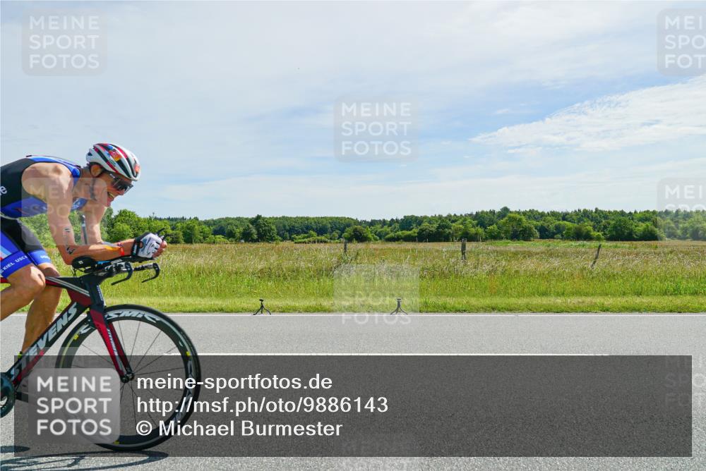 21.06.2026 - Viking Triathlon Michael Burmester http://msf.ph/oto/9886143 21.06.2026 11:45:52 Radfahren 46, 60, 111, 123, 138, 186, 186, 212, 227, 245, 495, 532, 532, 541, 562 meine-sportfotos.de
