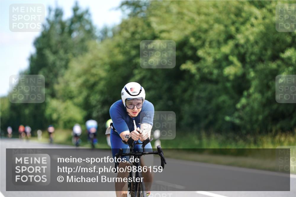 21.06.2026 - Viking Triathlon Michael Burmester http://msf.ph/oto/9886159 21.06.2026 11:26:16 Radfahren 52, 58, 77, 99, 133, 133, 141, 165, 190, 280, 316, 429, 442, 546, 560 meine-sportfotos.de