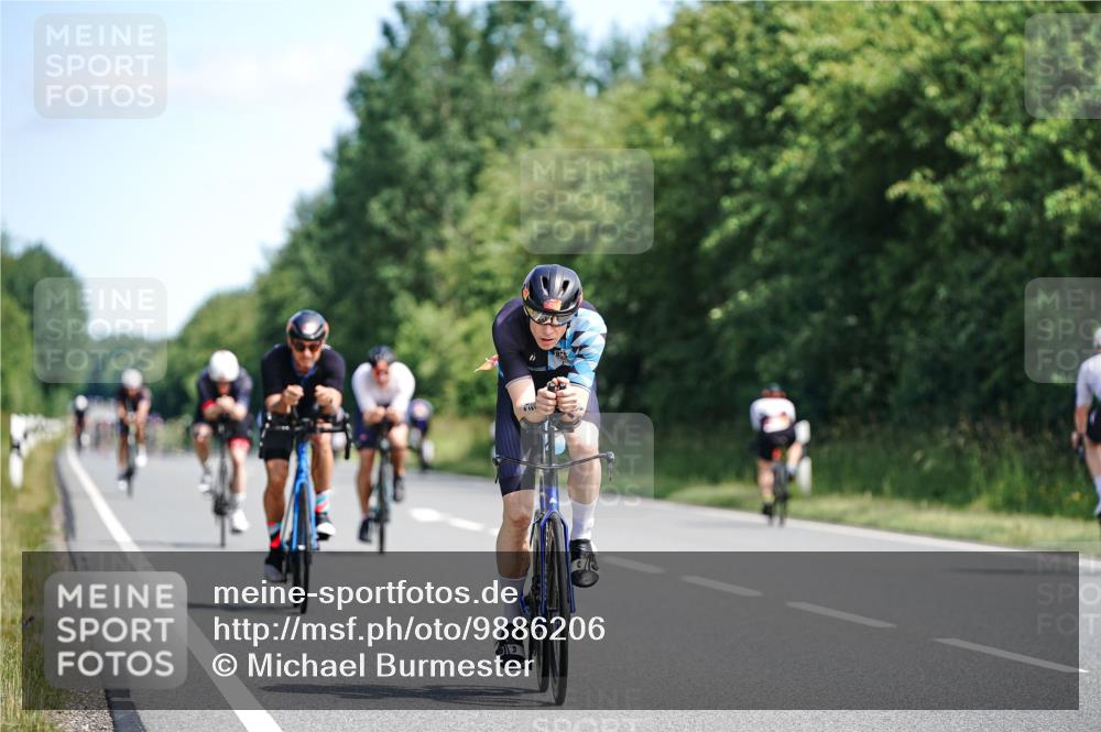 21.06.2026 - Viking Triathlon Michael Burmester http://msf.ph/oto/9886206 21.06.2026 11:26:29 Radfahren 77, 99, 133, 141, 141, 429, 442, 462, 546, 560, 653 meine-sportfotos.de