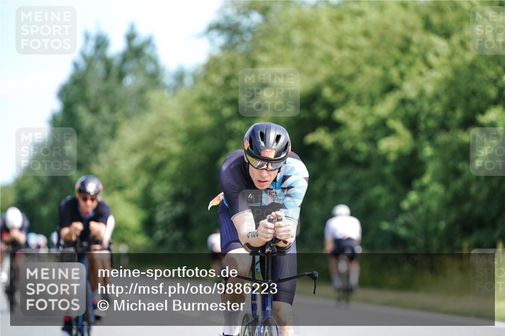 21.06.2026 - Viking Triathlon Michael Burmester http://msf.ph/oto/9886223 21.06.2026 11:26:29 Radfahren 77, 99, 133, 141, 141, 429, 442, 462, 546, 560, 653 meine-sportfotos.de