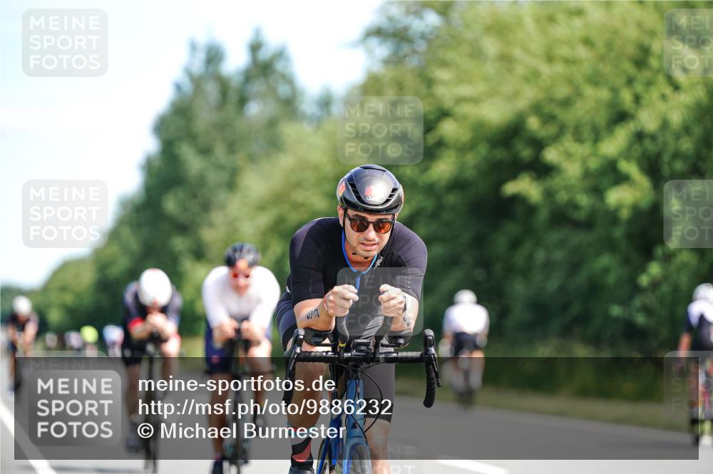 21.06.2026 - Viking Triathlon Michael Burmester http://msf.ph/oto/9886232 21.06.2026 11:26:30 Radfahren 77, 99, 133, 141, 141, 429, 442, 462, 546, 560, 653 meine-sportfotos.de