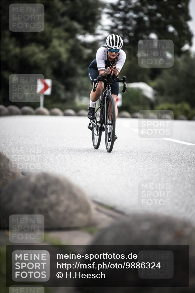 21.06.2026 - 29. Vierlanden-Triathlon H.Heesch http://msf.ph/oto/9886324 21.06.2026 10:40:39 Radfahren 151, 280 meine-sportfotos.de
