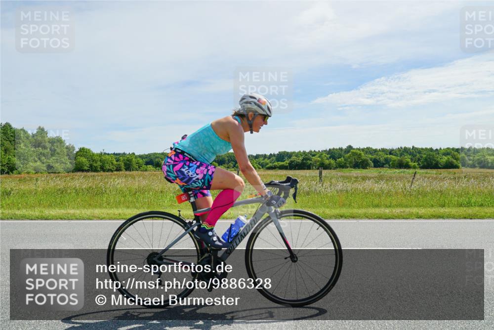 21.06.2026 - Viking Triathlon Michael Burmester http://msf.ph/oto/9886328 21.06.2026 11:47:52 Radfahren 24, 37, 115, 185, 220, 356, 378, 416, 427, 464, 474, 483, 559, 578, 601 meine-sportfotos.de
