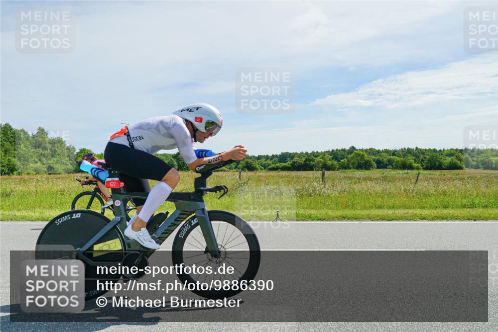 21.06.2026 - Viking Triathlon Michael Burmester http://msf.ph/oto/9886390 21.06.2026 11:48:27 Radfahren 34, 45, 97, 125, 125, 150, 150, 188, 197, 250, 303, 327, 340, 434, 485, 553, 553, 616, 622, 622, 651, 651, 652, 663, 665, 669 meine-sportfotos.de