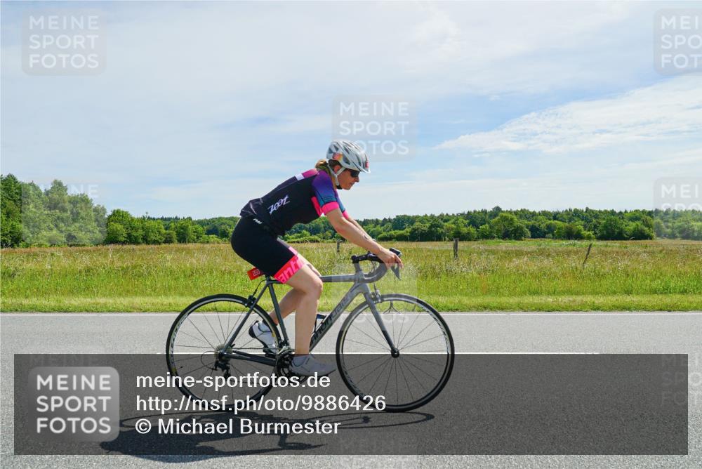 21.06.2026 - Viking Triathlon Michael Burmester http://msf.ph/oto/9886426 21.06.2026 11:48:36 Radfahren 34, 45, 125, 125, 150, 150, 188, 197, 250, 283, 291, 303, 327, 434, 485, 553, 553, 616, 616, 622, 622, 651, 652, 665, 669 meine-sportfotos.de