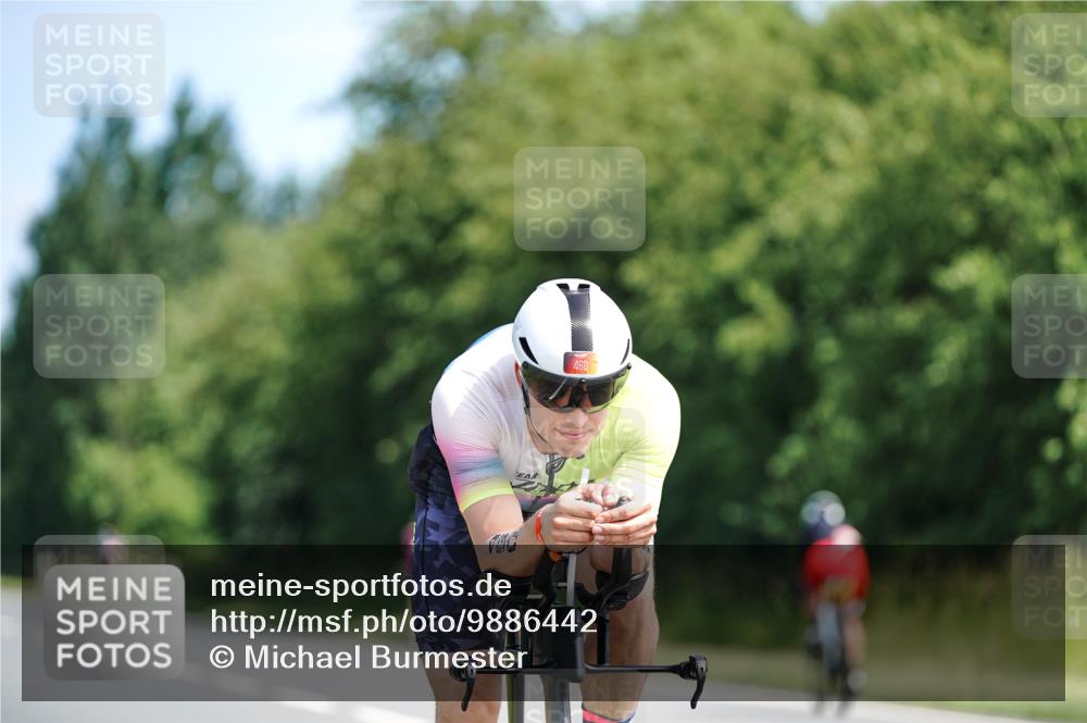 21.06.2026 - Viking Triathlon Michael Burmester http://msf.ph/oto/9886442 21.06.2026 11:27:02 Radfahren 41, 44, 63, 65, 74, 74, 87, 94, 103, 111, 154, 162, 163, 166, 211, 227, 266, 270, 275, 344, 348, 411, 460, 484, 522, 569, 608, 651, 668 meine-sportfotos.de