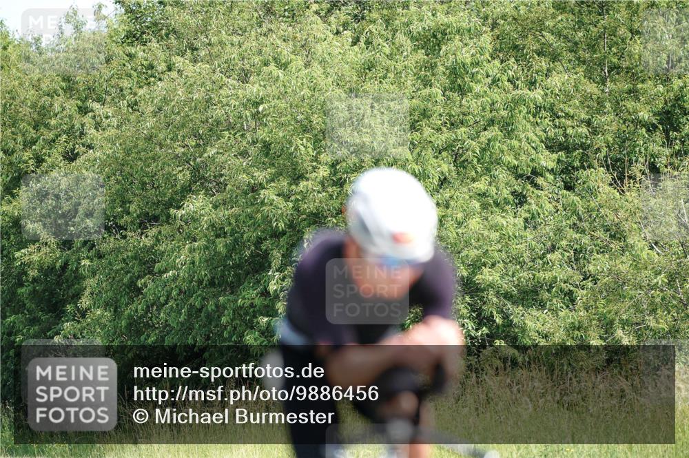 21.06.2026 - Viking Triathlon Michael Burmester http://msf.ph/oto/9886456 21.06.2026 11:27:11 Radfahren 41, 44, 63, 65, 74, 87, 94, 111, 154, 162, 163, 166, 227, 266, 275, 344, 411, 460, 484, 522, 569, 649, 651, 665, 668 meine-sportfotos.de