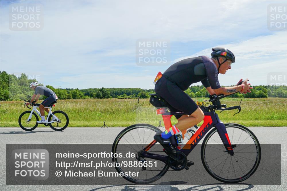 21.06.2026 - Viking Triathlon Michael Burmester http://msf.ph/oto/9886651 21.06.2026 11:50:36 Radfahren 33, 88, 92, 107, 151, 174, 229, 351, 376, 385, 414, 422, 512, 557, 574, 618, 641, 641 meine-sportfotos.de