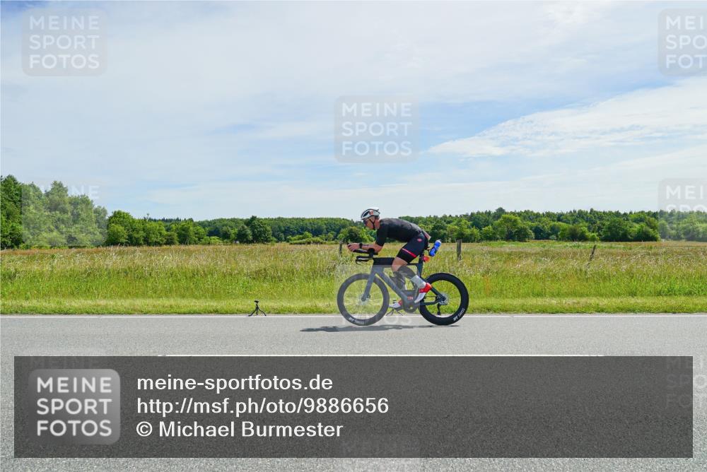 21.06.2026 - Viking Triathlon Michael Burmester http://msf.ph/oto/9886656 21.06.2026 11:50:37 Radfahren 33, 88, 92, 107, 151, 174, 229, 351, 376, 385, 414, 422, 512, 557, 574, 618, 641, 641 meine-sportfotos.de
