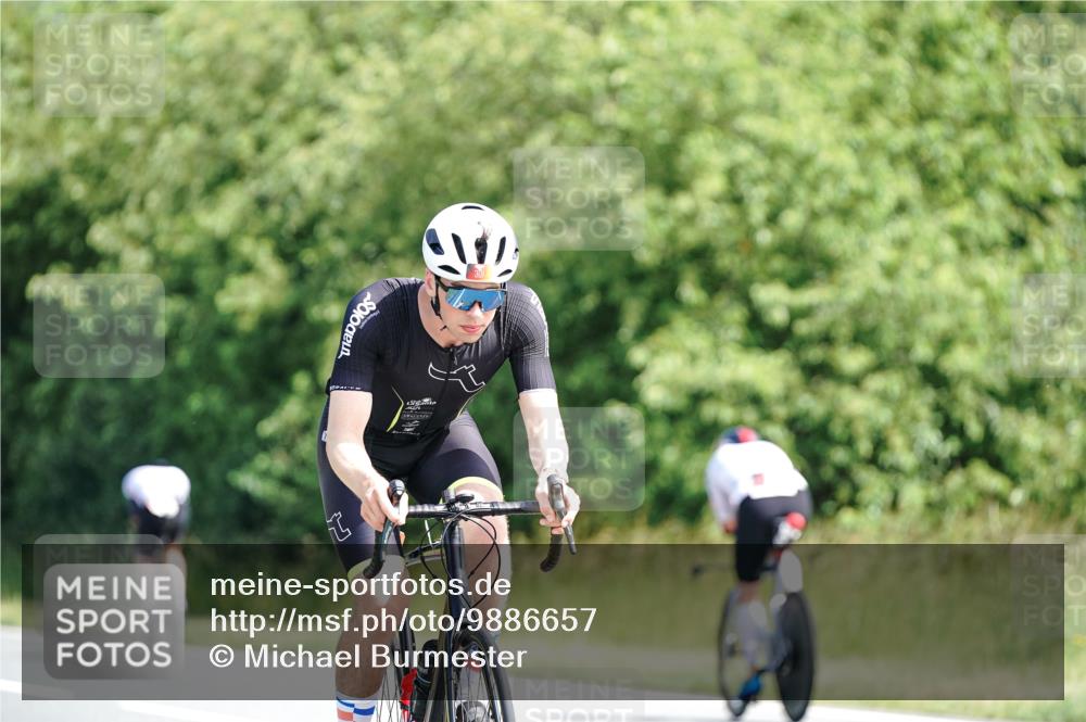 21.06.2026 - Viking Triathlon Michael Burmester http://msf.ph/oto/9886657 21.06.2026 11:27:39 Radfahren 122, 301, 315, 357, 357, 417, 417, 438, 450, 513, 567, 670 meine-sportfotos.de