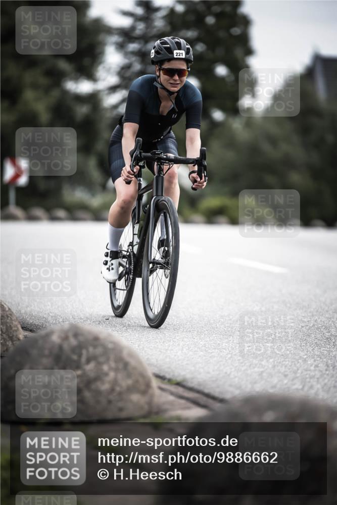 21.06.2026 - 29. Vierlanden-Triathlon H.Heesch http://msf.ph/oto/9886662 21.06.2026 10:41:33 Radfahren 221, 295, 397 meine-sportfotos.de