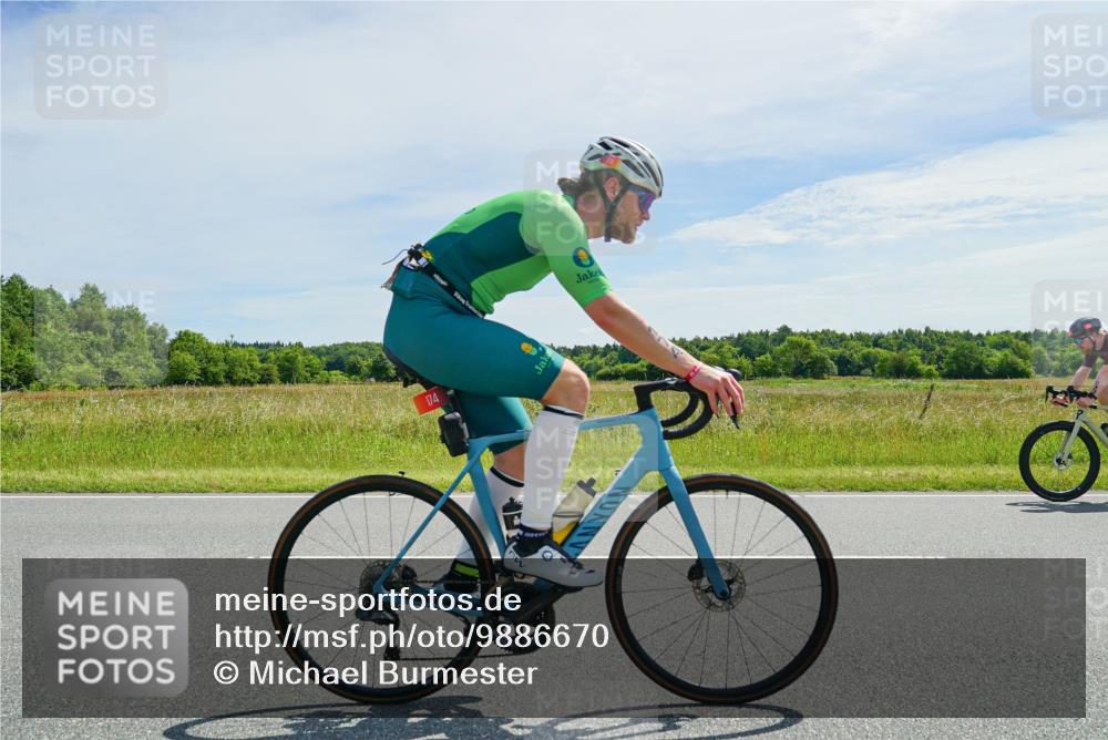 21.06.2026 - Viking Triathlon Michael Burmester http://msf.ph/oto/9886670 21.06.2026 11:50:38 Radfahren 33, 88, 92, 107, 151, 174, 195, 229, 351, 376, 385, 414, 422, 512, 557, 574, 618, 641, 641 meine-sportfotos.de