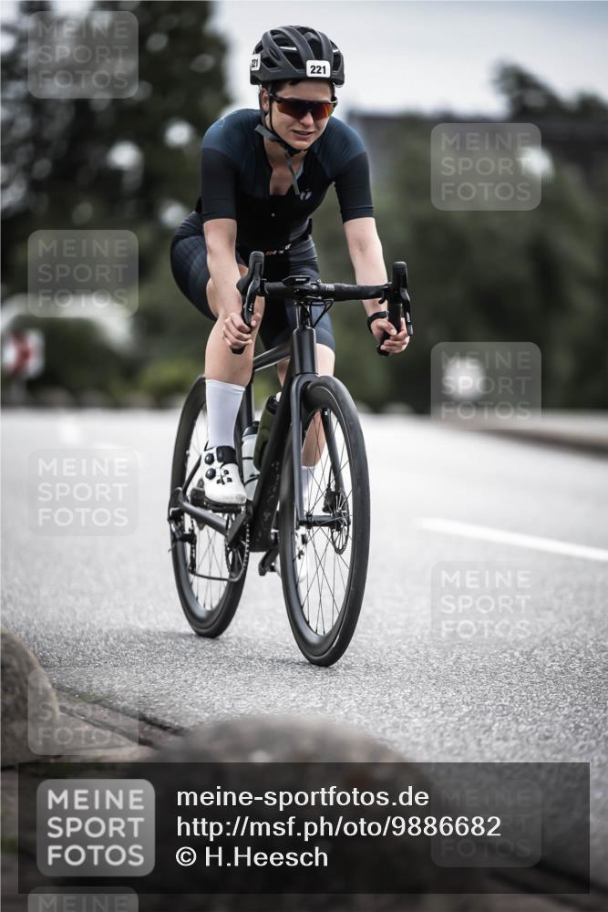 21.06.2026 - 29. Vierlanden-Triathlon H.Heesch http://msf.ph/oto/9886682 21.06.2026 10:41:33 Radfahren 221, 295, 397 meine-sportfotos.de