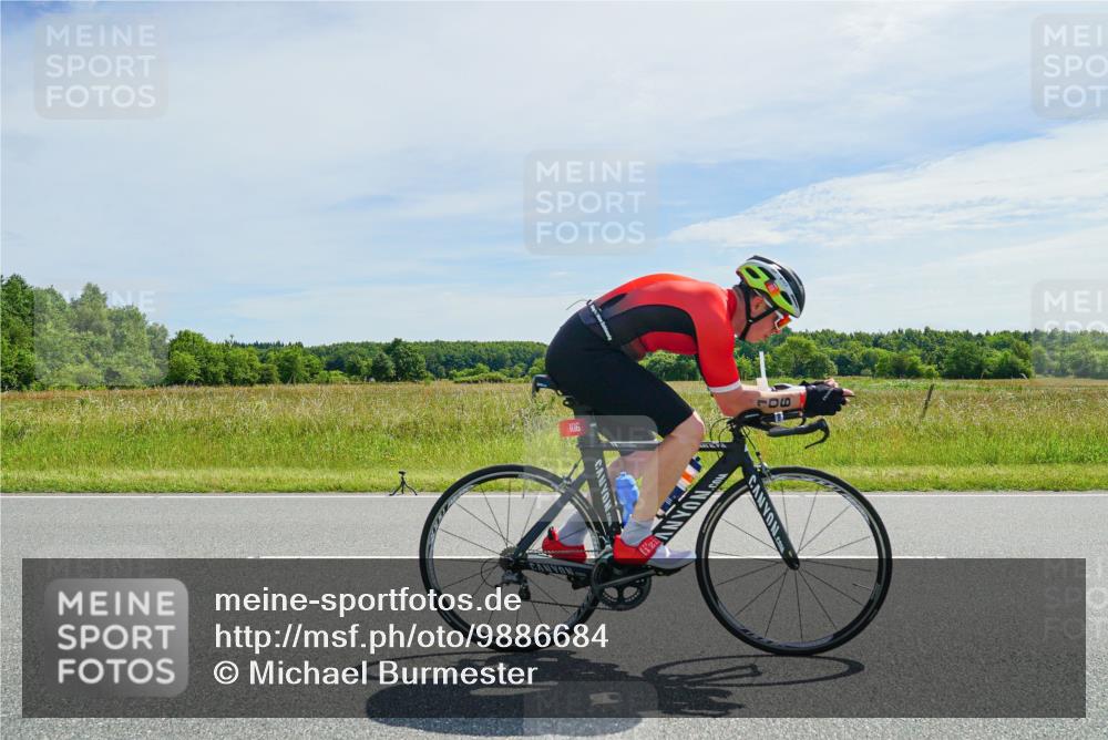 21.06.2026 - Viking Triathlon Michael Burmester http://msf.ph/oto/9886684 21.06.2026 11:50:54 Radfahren 88, 106, 106, 195, 512, 590, 641, 647, 647 meine-sportfotos.de