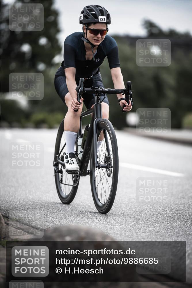 21.06.2026 - 29. Vierlanden-Triathlon H.Heesch http://msf.ph/oto/9886685 21.06.2026 10:41:34 Radfahren 221, 295, 397 meine-sportfotos.de