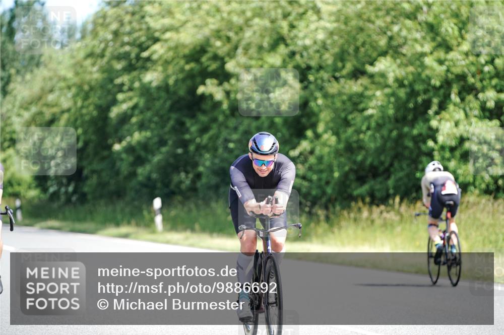 21.06.2026 - Viking Triathlon Michael Burmester http://msf.ph/oto/9886692 21.06.2026 11:29:53 Radfahren 34, 45, 125, 150, 167, 188, 220, 300, 327, 333, 340, 356, 464, 519, 601, 615, 646, 656, 663 meine-sportfotos.de