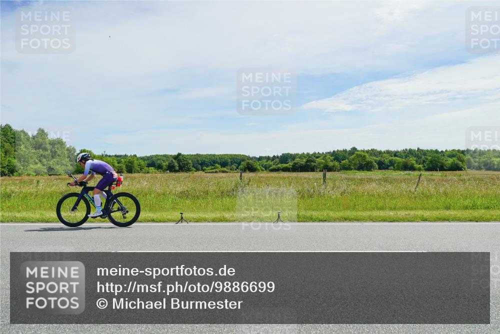 21.06.2026 - Viking Triathlon Michael Burmester http://msf.ph/oto/9886699 21.06.2026 11:51:08 Radfahren 106, 413, 564, 590, 647 meine-sportfotos.de